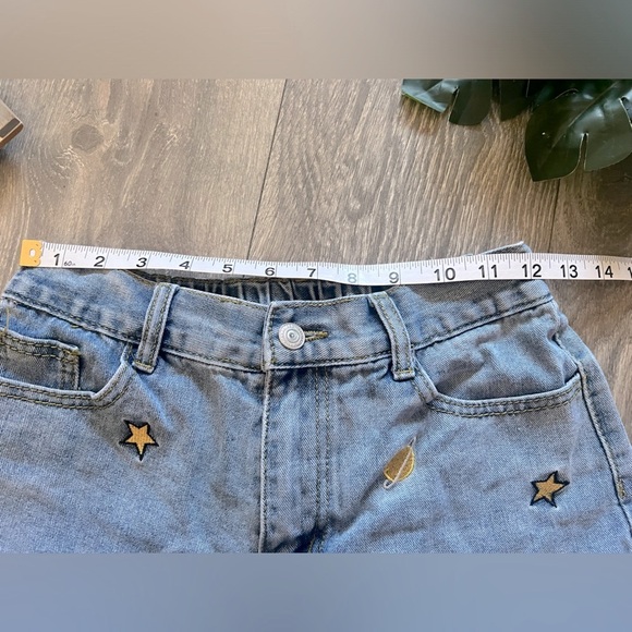 Solar system patch high waisted elastic band cuffed shorts. - Picture 5 of 6